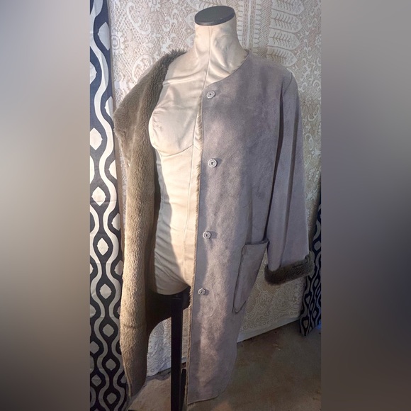 •SALE•Faux Fur Lightweight casual Jacket: EUC - Picture 8 of 9